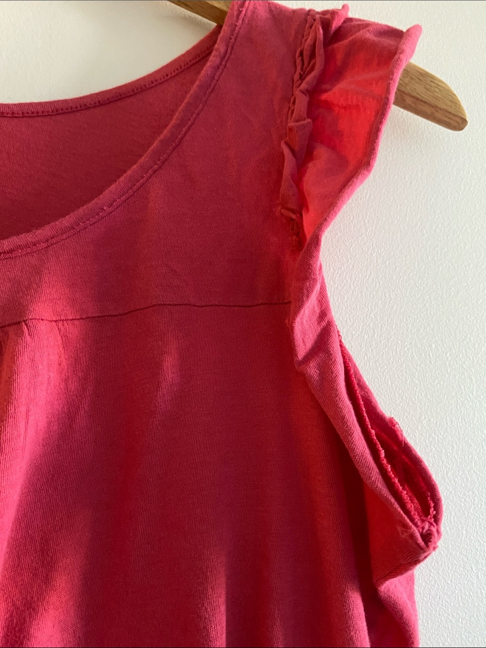 ๐3 for $25โจ GAP Raspberry Ruffle Sleeve Tank Top - Picture 3 of 5